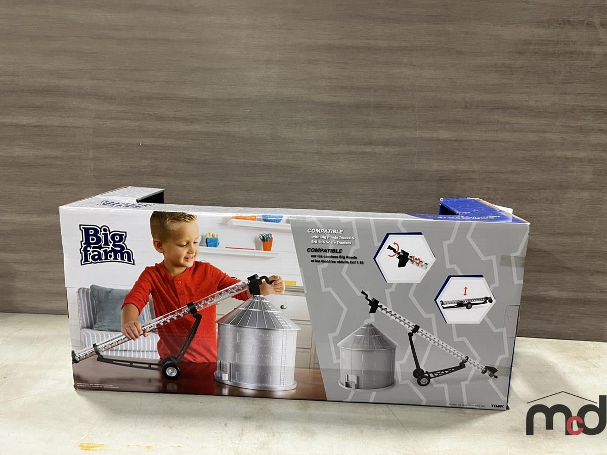 Big Farm 1/16 Grain Bin w/ Auger Set